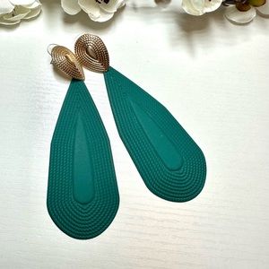 Jumbo water drop earring